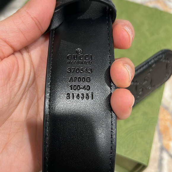 Unisex Gucci black belt with silver metal - Picture 3 of 5